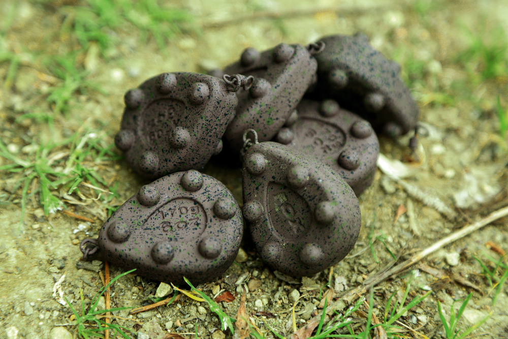 Image-9---Large-6oz-grippers-were-used-to-lower-the-baits-and-ensure-the-rigs-werenÔÇÖt-moved-during-the-return-trip-to-shore.png